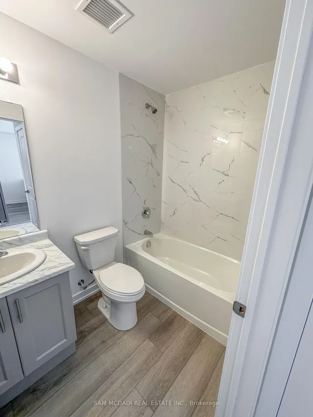 Additional image 9 of 460 Dundas St Unit 213