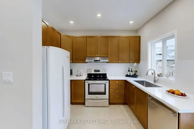 Additional image 14 of 1081 Holdsworth Cres