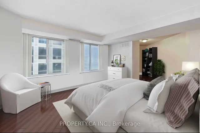 Additional image 18 of 33 University Ave Unit 1109