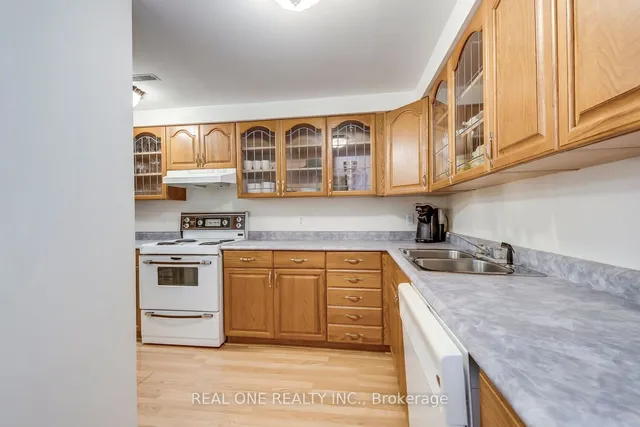 Additional image 32 of 566 Blenheim Cres