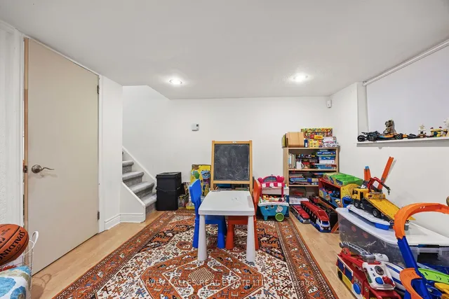 Additional image 28 of 39 Carmichael Ave