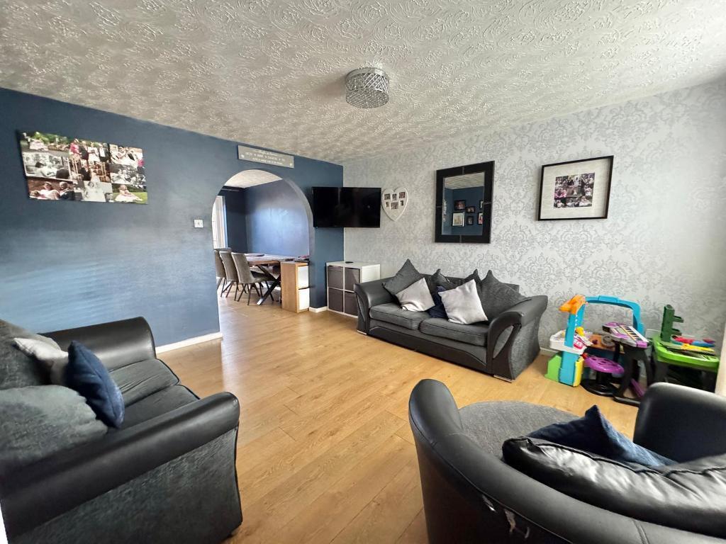 Additional image 2 of Horsecroft Drive, West Bromwich, B71 3TE