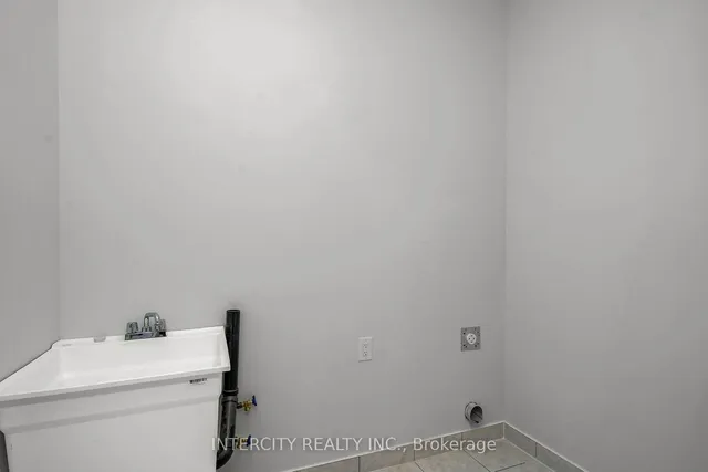 Additional image 31 of 66 Claremont Dr