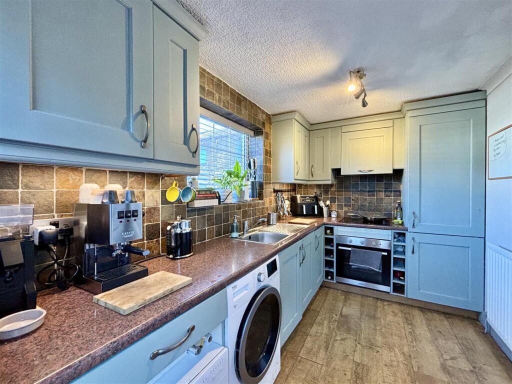 Additional image 5 of 9, Chapel Row, Bradford, BD15 7DE