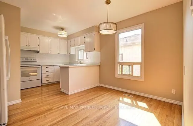Additional image 8 of 122 Centre St