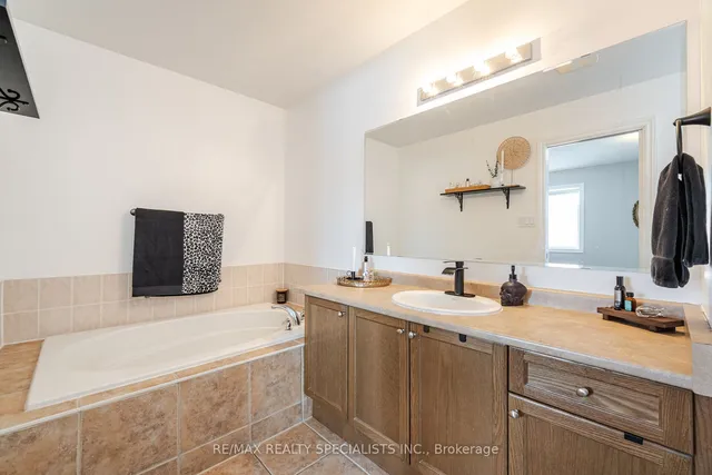 Additional image 29 of 981 Kennedy Circ