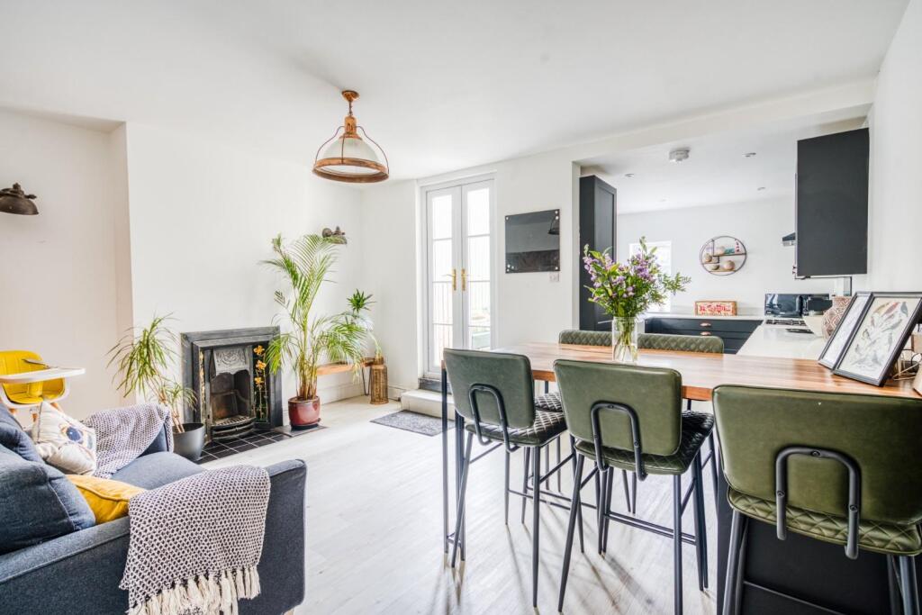 Additional image 2 of Beautiful period home, ideally situated for access to all of Yatton's ameneties