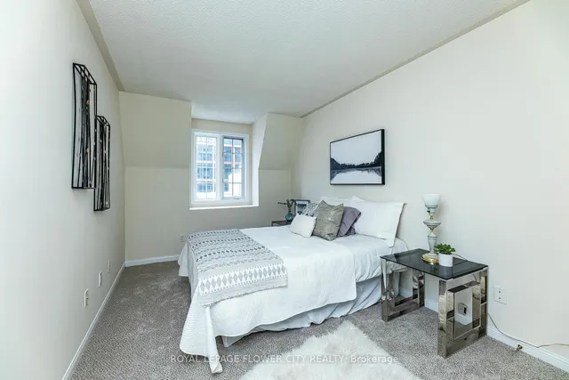 Additional image 34 of 11 Niagara St Unit 14