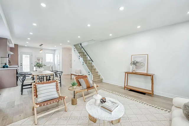 Additional image 39 of 548 Glebeholme Blvd