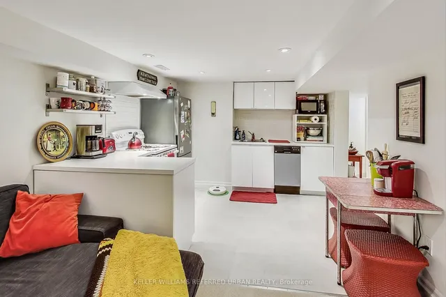 Additional image 31 of 36 Glenlake Ave