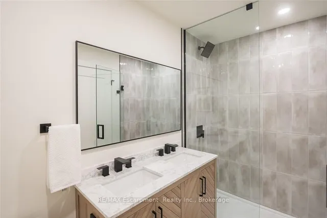 Additional image 34 of 3233 Lansdown Dr