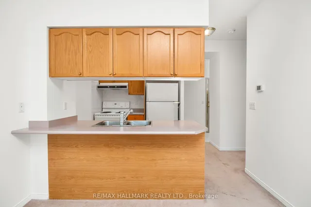 Additional image 9 of 909 Bay St Unit 709