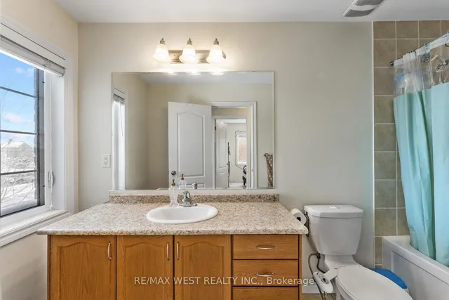 Additional image 24 of 33 Lone Rock Circ