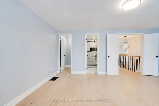 Additional image 4 of 3 Halfmoon Sq