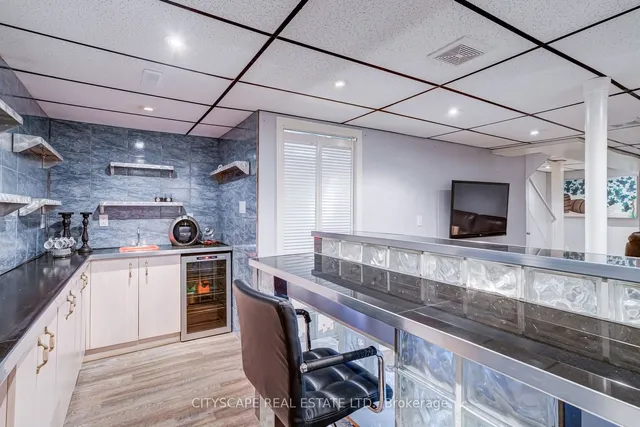 Additional image 30 of 102 Richwood Cres