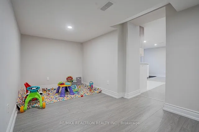 Additional image 29 of 2143 Russett Rd