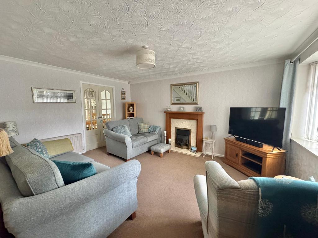 Additional image 5 of Burghley Drive, West Bromwich, B71 3LX