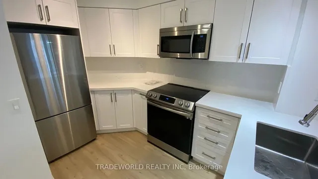 Additional image 7 of 763 Bay St Unit 613