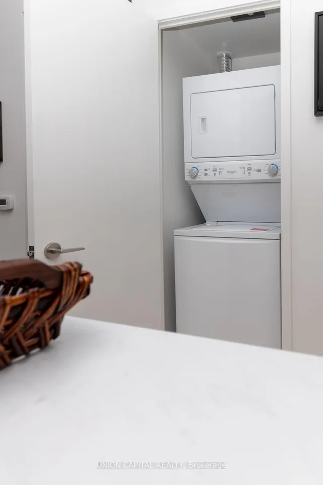 Additional image 23 of 158 Front St Unit 1313