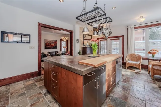 Additional image 18 of 33 Roland St