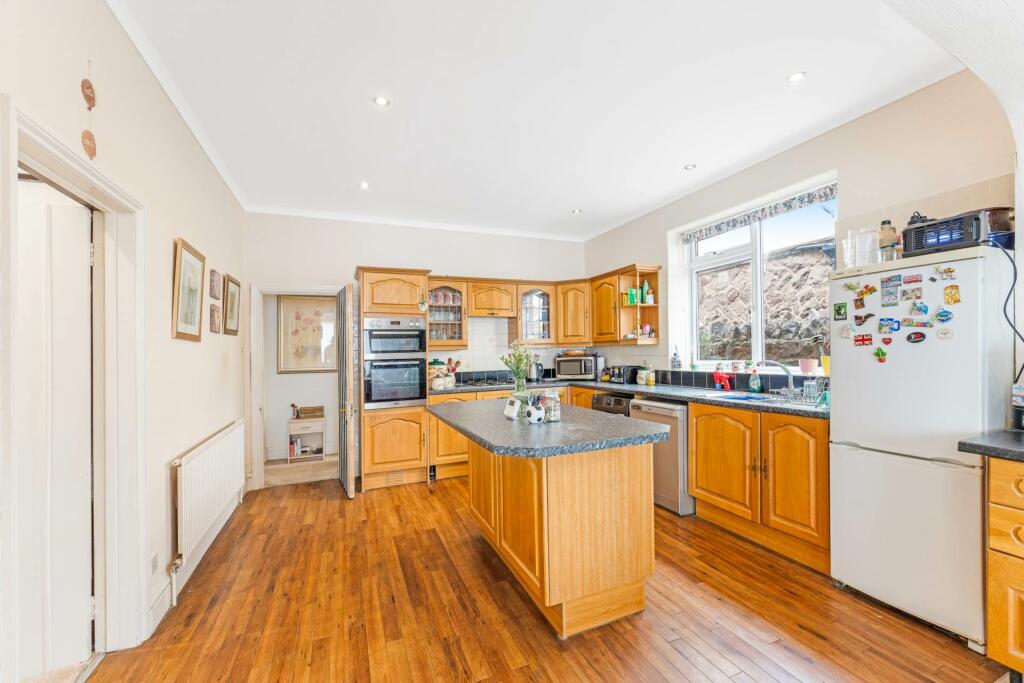 Additional image 7 of Woodland Road, South Ward - Grand Property!