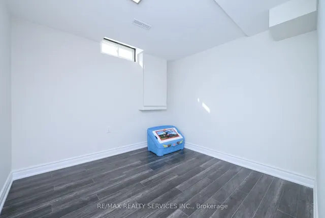 Additional image 27 of 54 Nancy McCredie Dr