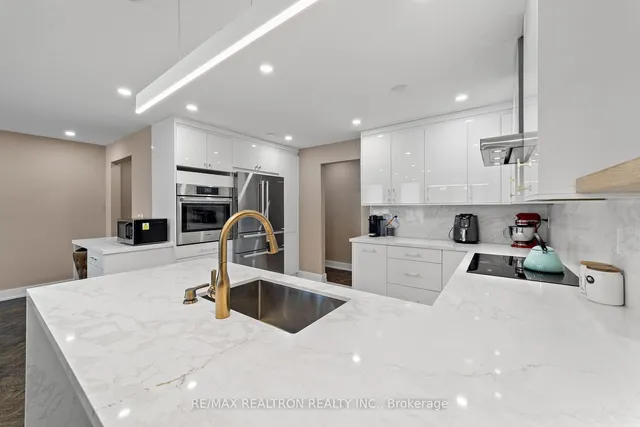 Additional image 17 of 130 Neptune Dr Unit 1501