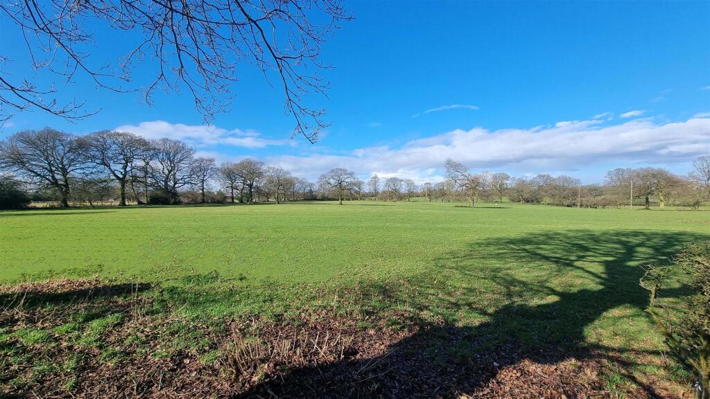 Additional image 9 of Woodleaves, Hollywood