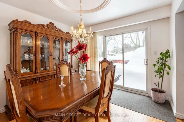 Additional image 10 of 92 Queenston Cres