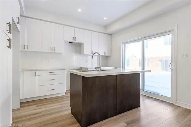 Additional image 18 of 205 Thames Way Unit 18