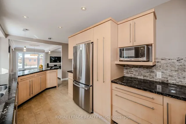 Additional image 10 of 1521 Grazia Crt