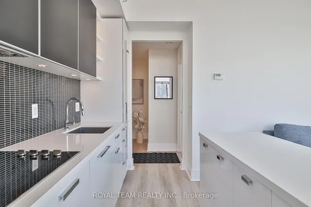 Additional image 16 of 32 Davenport Rd Unit 1403