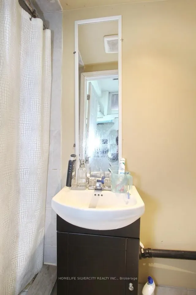 Additional image 37 of 7500 Goreway Dr Unit #37