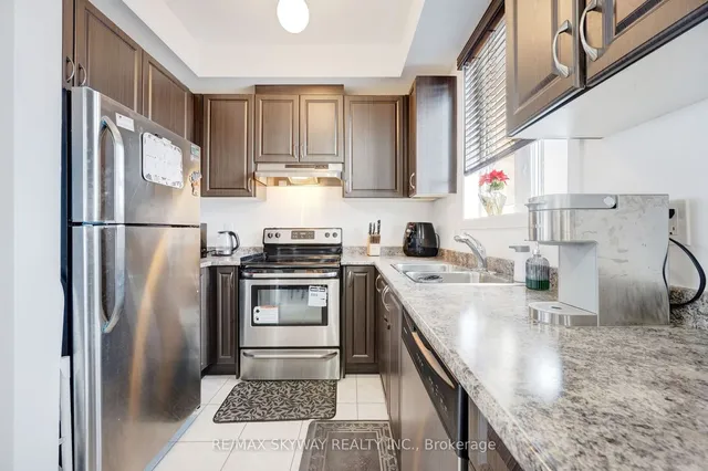 Additional image 9 of 14 Kayak Heights