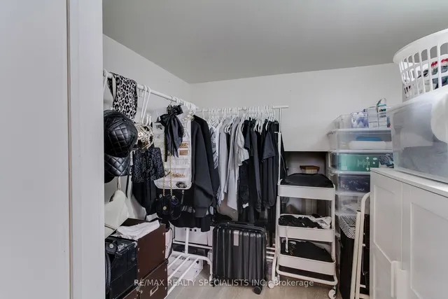 Additional image 33 of 1842 Queen St Unit 204