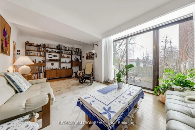 Additional image 10 of 70 Castlebury Cres Unit 9