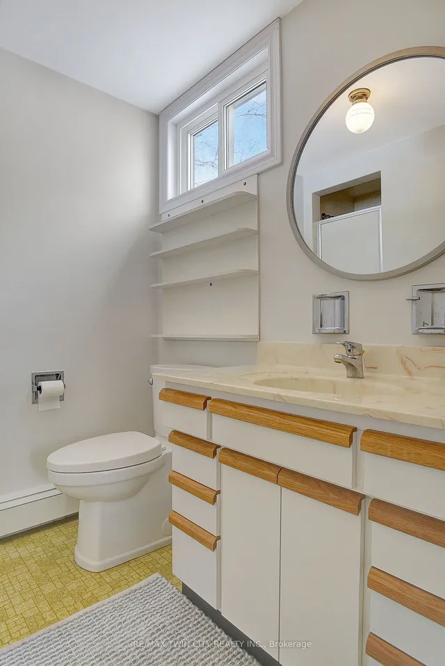 Additional image 26 of 28 Upper Canada Pl