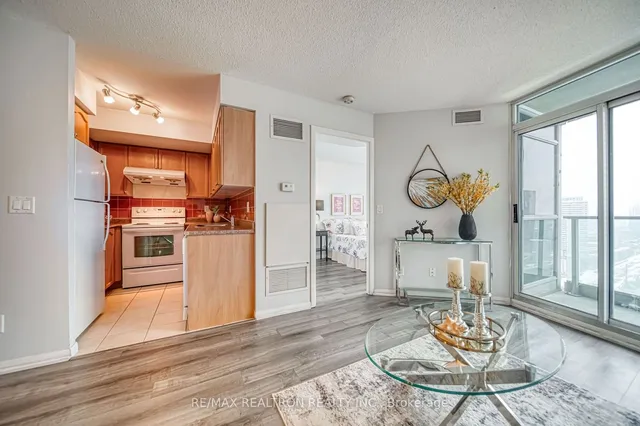 Additional image 19 of 18 Yonge St Unit 3109