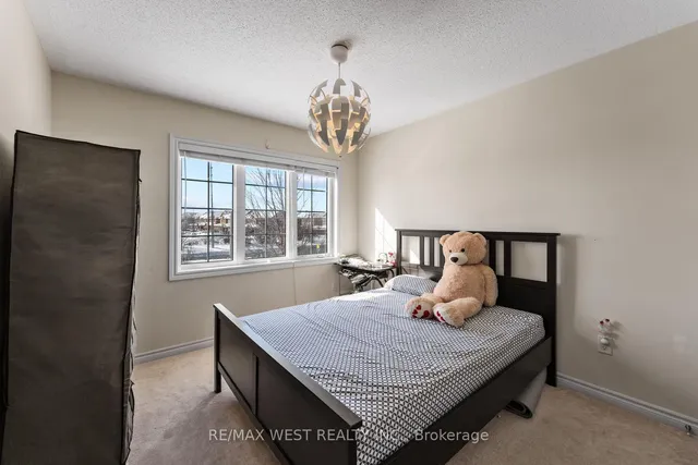 Additional image 17 of 33 Lone Rock Circ