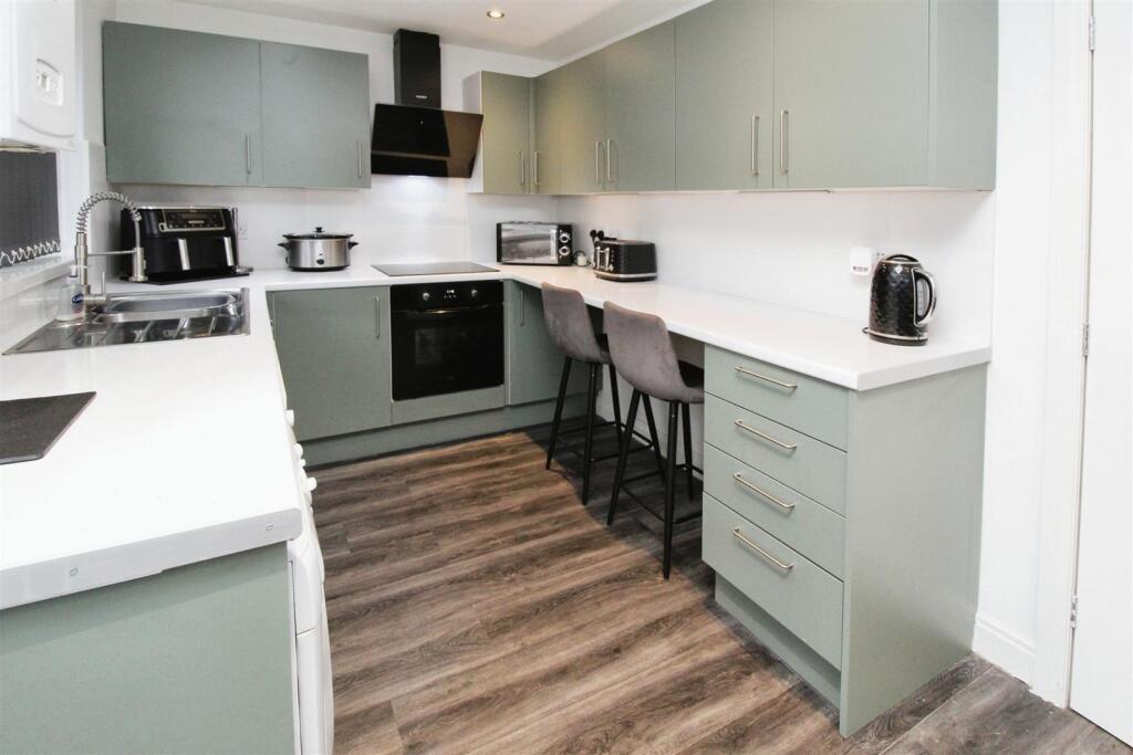 Additional image 17 of Redwood Crescent, Bradford, BD4 6FN