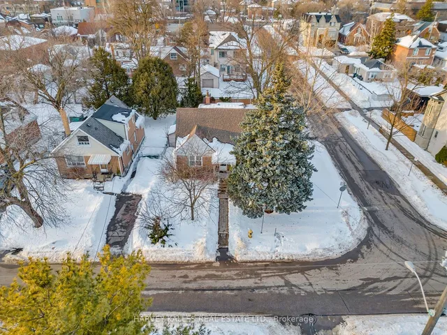 224 Poyntz Ave