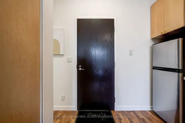 Additional image 3 of 1005 King St Unit 141