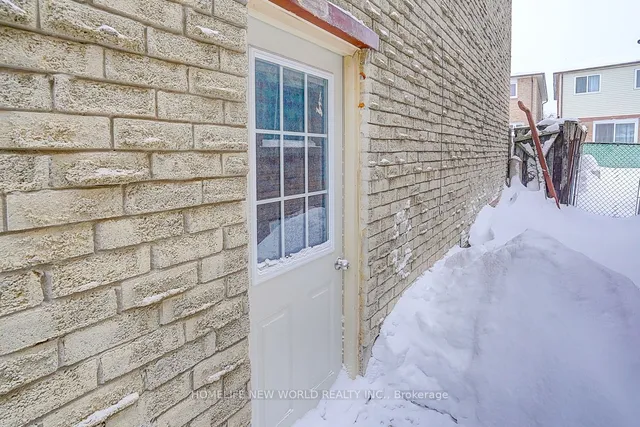 Additional image 39 of 17 Pale Moon Cres