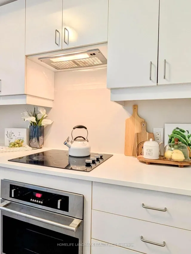 Additional image 5 of 426 University Ave Unit 2702