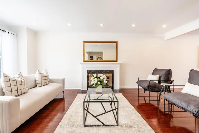 Additional image 5 of 2049 Country Club Dr