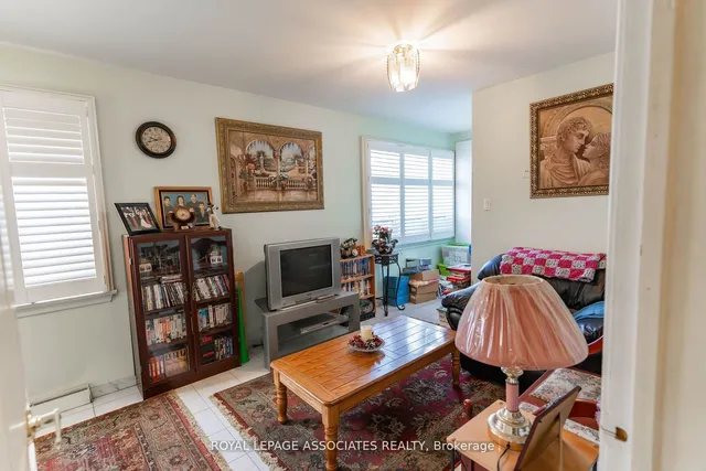 Additional image 19 of 89 Portage Ave