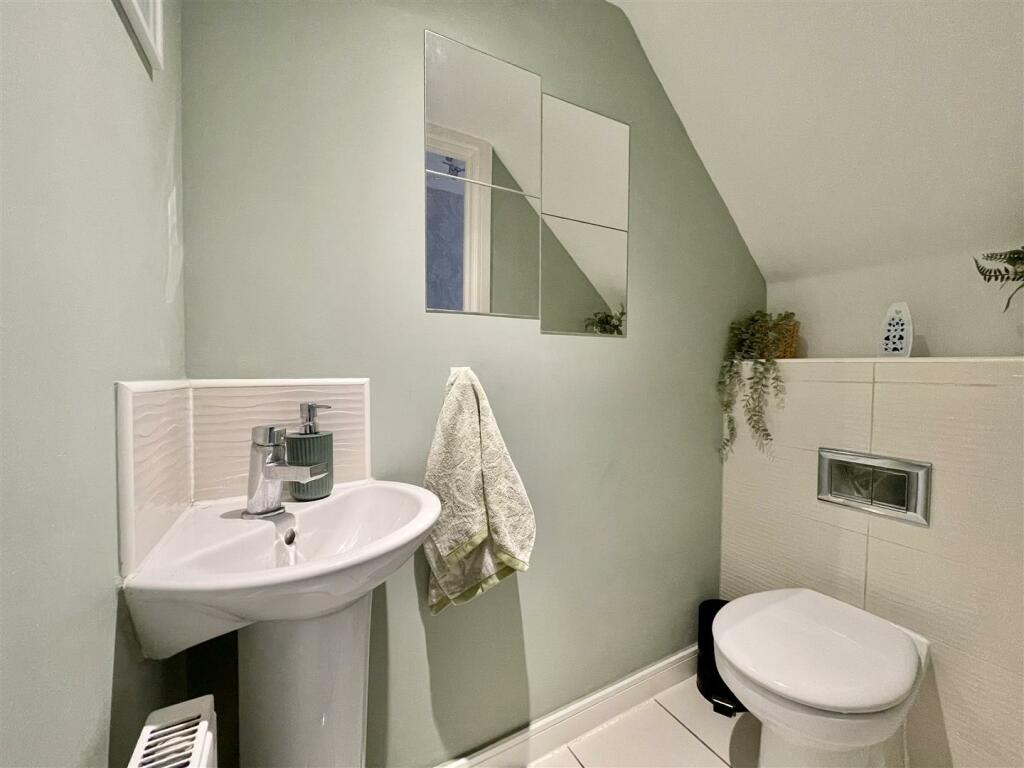 Additional image 8 of Harrowins Farm Drive, Queensbury, Bradford