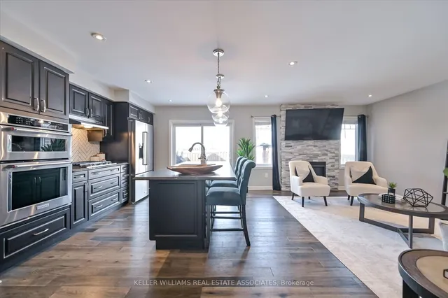 Additional image 6 of 1176 Duignan Cres