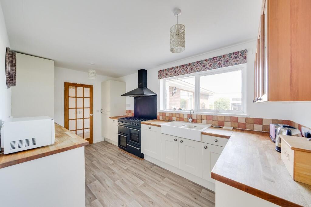 Additional image 4 of Substantial bungalow with views over Claverham's countryside