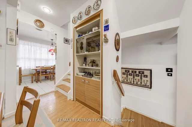 Additional image 15 of 70 Castlebury Cres Unit 9